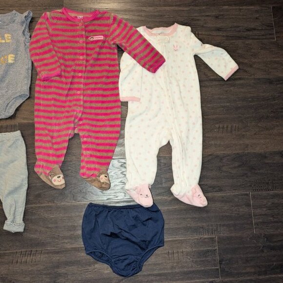 Huge Lot 15 Infant Girls Sleepers One Piece Onesies Tops Pants Leggings Bloomers - Picture 4 of 4